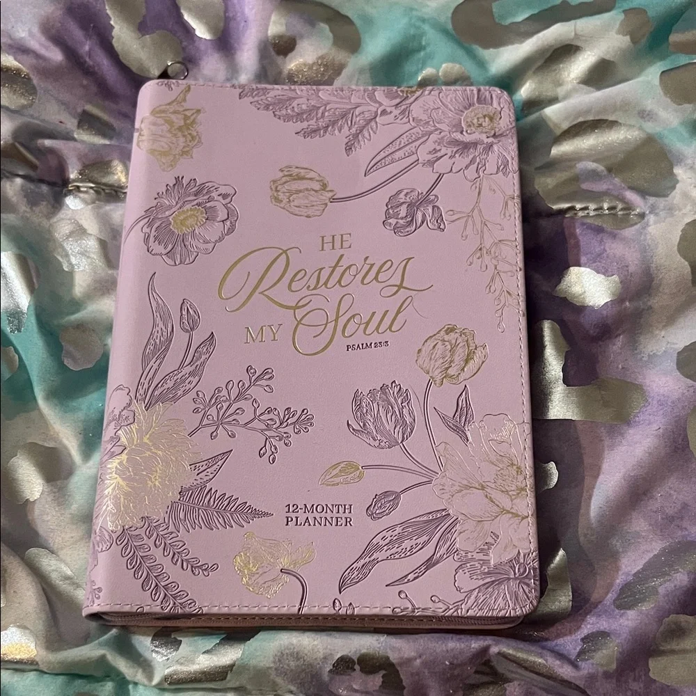 Purple Floral Vegan Leather Zip Book 12-Month Planner-NWOT